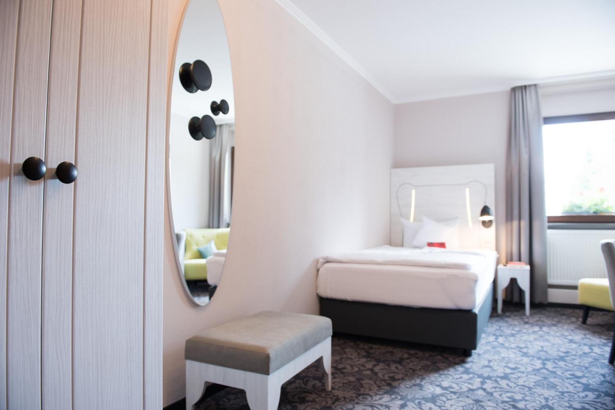 Parkhotel Schillerhain Kirchheimbolanden Buitenkant foto