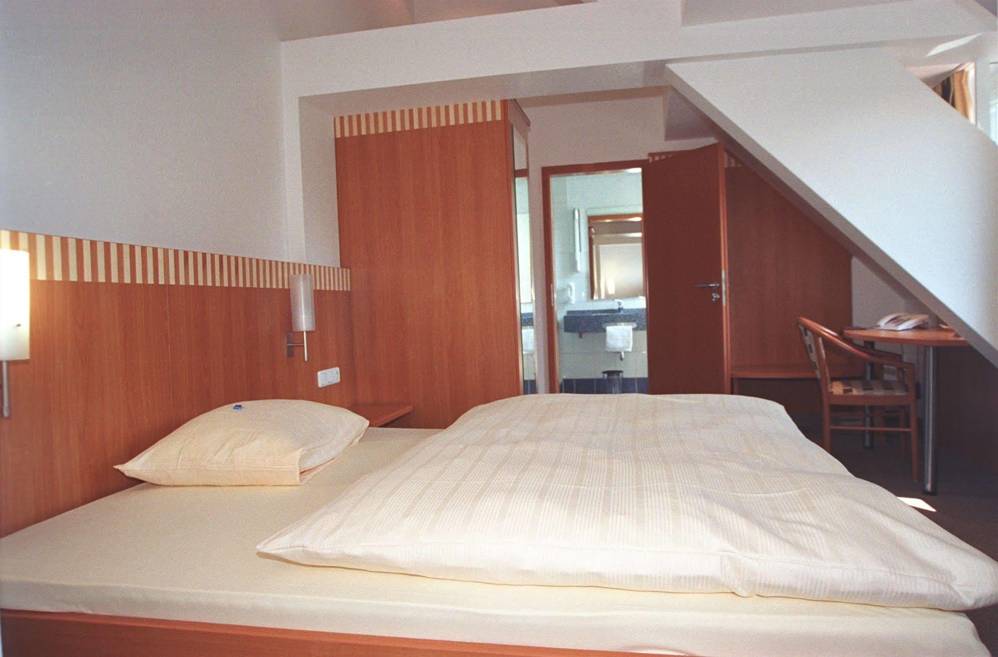 Parkhotel Schillerhain Kirchheimbolanden Buitenkant foto